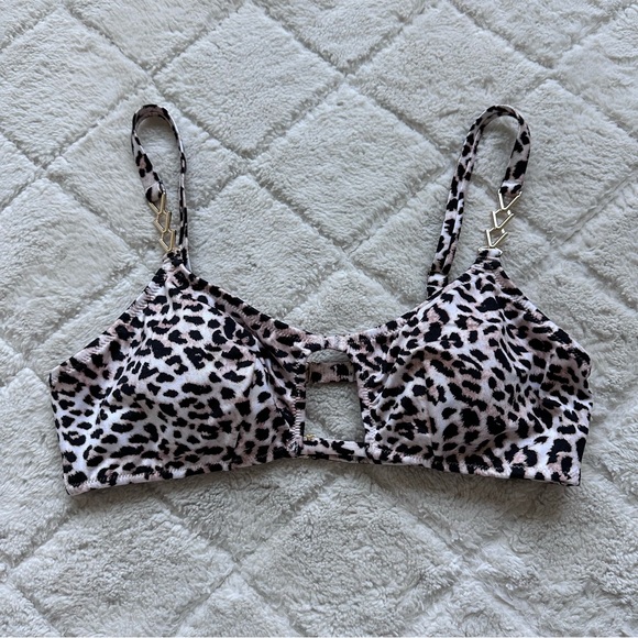 Victoria's Secret | Leopard Print Chain Strap Cutout Bikini Top | Size Large - Picture 4 of 12